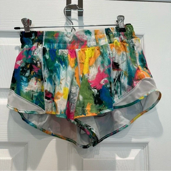 Lululemon Hotty Hot Low-Rise Lined Short 2.5” - Picture 4 of 7